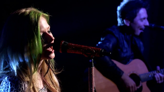 Avril Lavigne - What The Hell (AOL Sessions) 0487