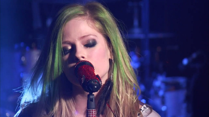 Avril Lavigne - What The Hell (AOL Sessions) 0488