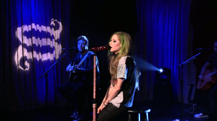 Avril Lavigne - What The Hell (AOL Sessions) 0496