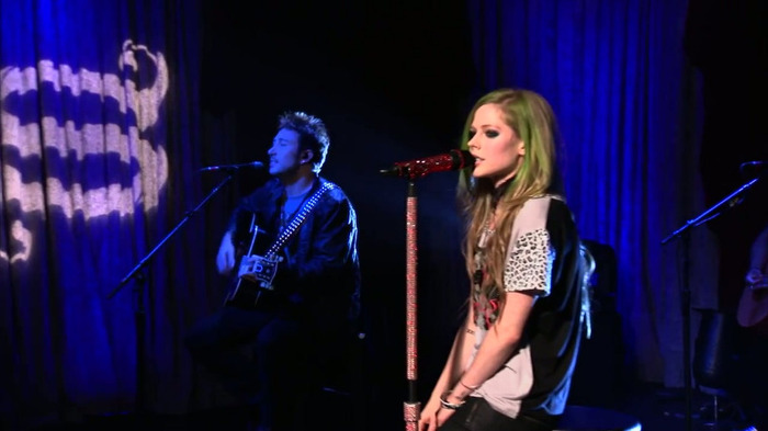 Avril Lavigne - What The Hell (AOL Sessions) 0499