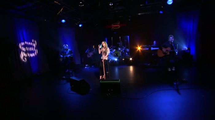 Avril Lavigne - What The Hell (AOL Sessions) 0527