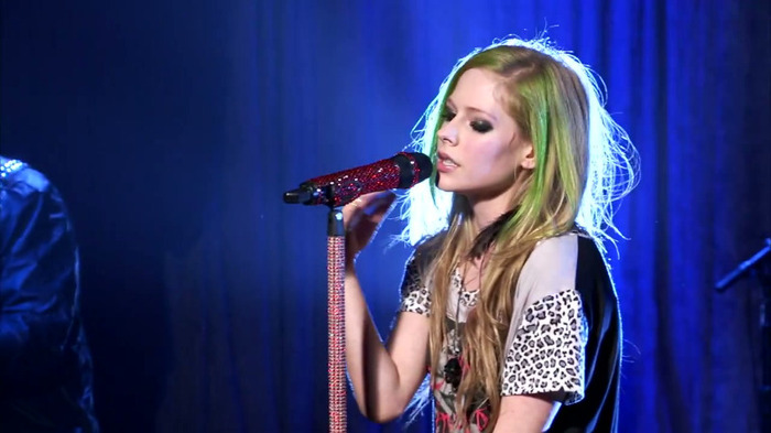 Avril Lavigne - What The Hell (AOL Sessions) 0534