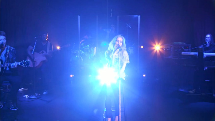 Avril Lavigne - What The Hell (AOL Sessions) 0535