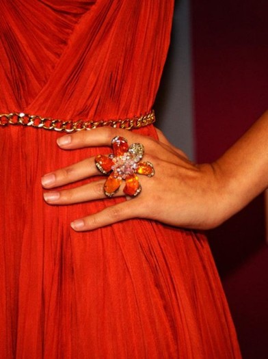inelul selenei gomez la Golden Globe Awards 2011