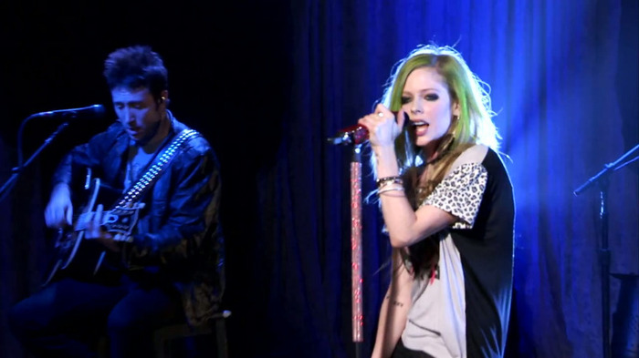 Avril Lavigne - What The Hell (AOL Sessions) 0983