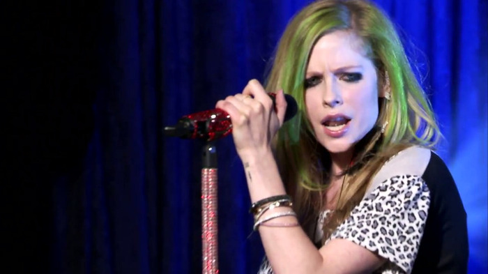 Avril Lavigne - What The Hell (AOL Sessions) 0989
