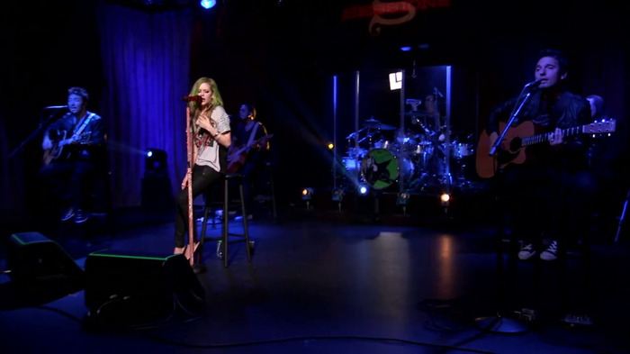 Avril Lavigne - What The Hell (AOL Sessions) 1009