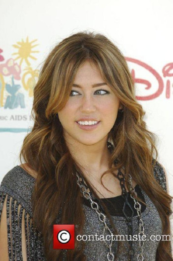 Miley Cyrus (351)