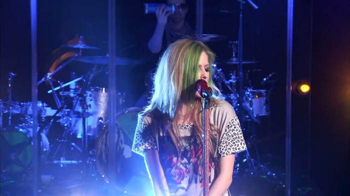 Avril Lavigne - What The Hell (AOL Sessions) 1027