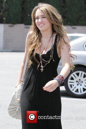 Miley Cyrus (385)