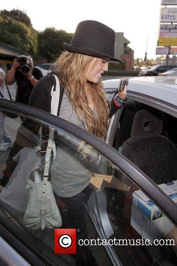 Miley Cyrus (390)