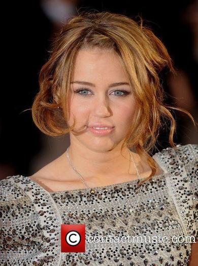 Miley Cyrus (425)