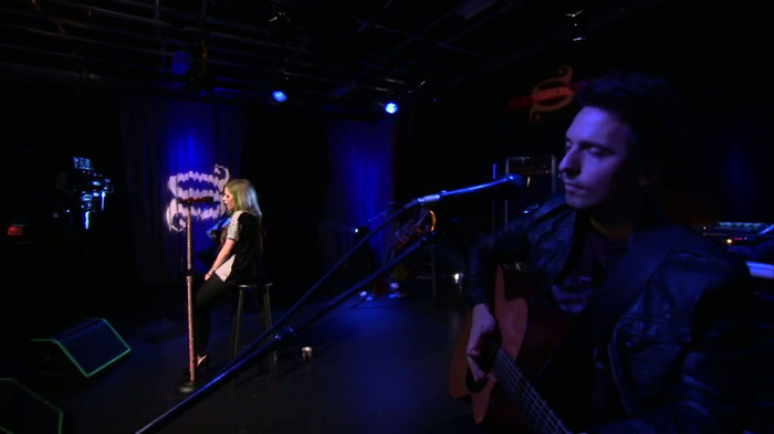 Avril Lavigne - What The Hell (AOL Sessions) 1066