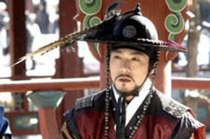 Taci taranule!vreau ca tu si fetele tale sa plecati din casa asta!