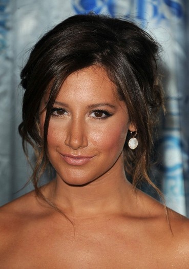 Ashley_Tisdale_at_Peoples_Choice_Awards_2011_13_28129 - wallpaper Ashley Tisdale