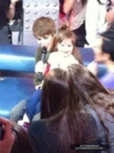 justin si jasmine bieber - justin bieber cu surioara lui