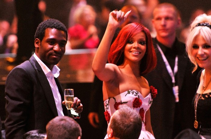 78693-rihanna-2011-brit-awards-152-123-1lo