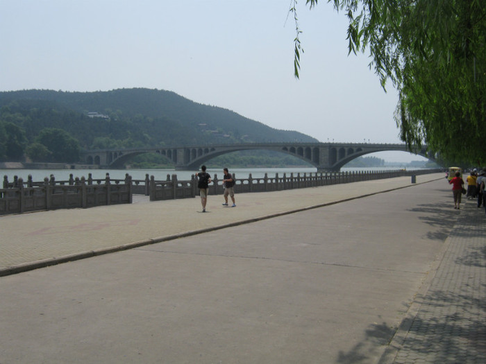 Luoyang - drumul spre grotele de la Longmen - China