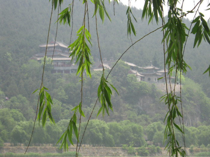 Longmen - templul budist de peste rau