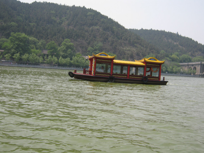 Longmen - pe apa spre grote