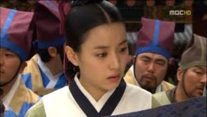 DongYi era atat de emotionata incat a varsat bautura pe Sukjong. - Dragoste si prietenie ep 9