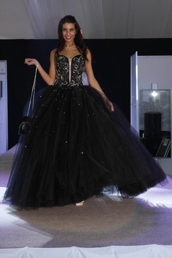 Targul_de_nunti_Expomariage_2010_Prezentare_rochii_mireasa_Red_Angels_models_247