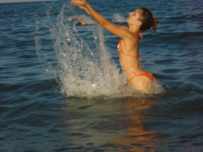 TREBUIE SA MAI IAU SI ACASA:)