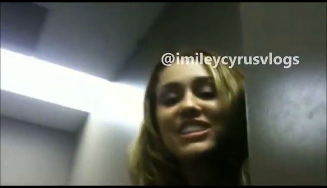 bscap0752 - Miley is Eating Chocolate in Australia