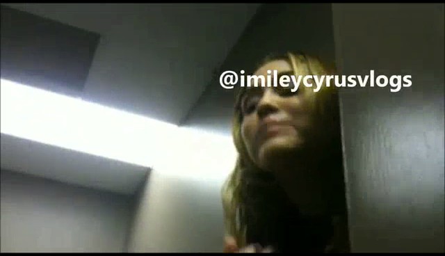 bscap0753 - Miley is Eating Chocolate in Australia