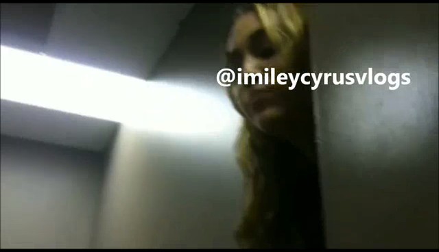 bscap0754 - Miley is Eating Chocolate in Australia