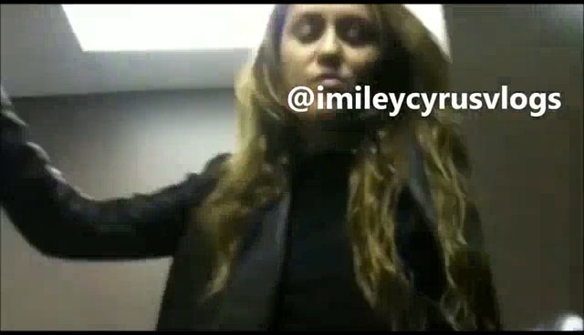 bscap0758 - Miley is Eating Chocolate in Australia