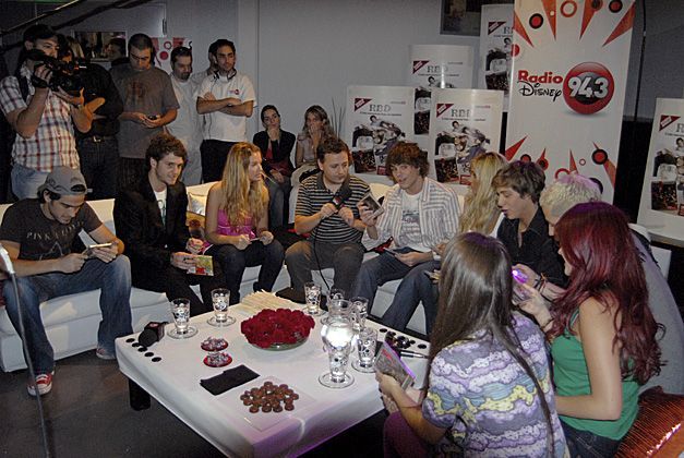 004 - 000 RBD en entrevista para Radio Disney