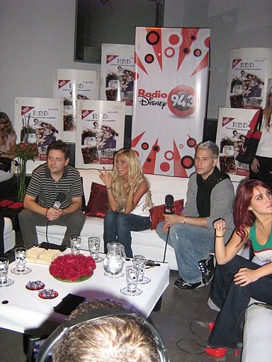 015 - 000 RBD en entrevista para Radio Disney