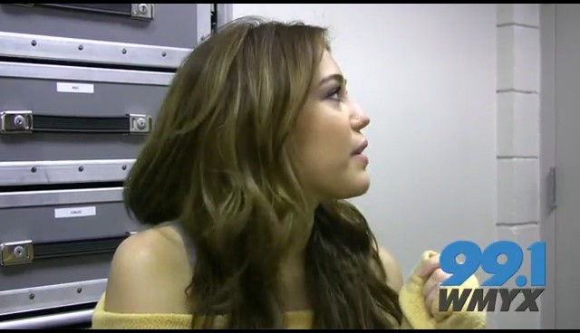 bscap0008 - Miley talks about chocolates at a Hotel in Milwaukee