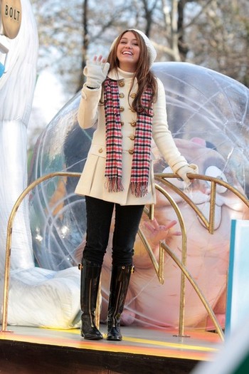 Miley Cyrus (8)