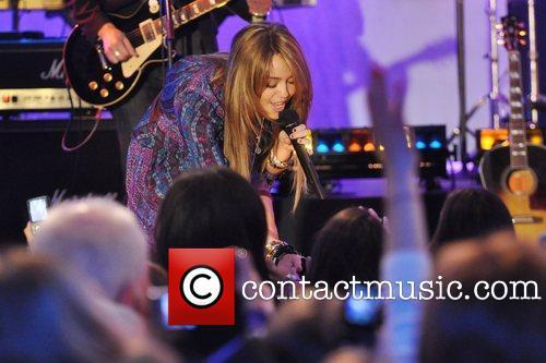 Miley Cyrus (18) - x - Miley Cyrus - Poze noi si tari