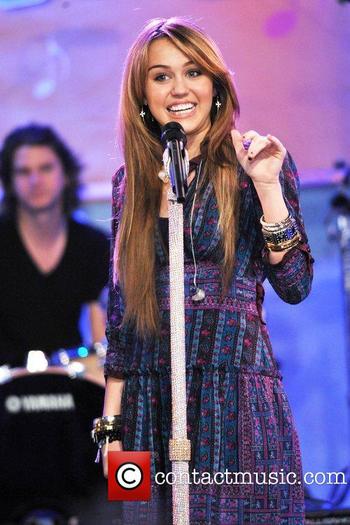 Miley Cyrus (19) - x - Miley Cyrus - Poze noi si tari