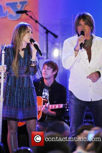 Miley Cyrus (21) - x - Miley Cyrus - Poze noi si tari