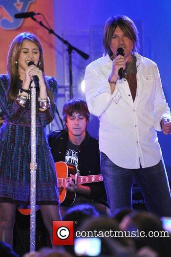 Miley Cyrus (23) - x - Miley Cyrus - Poze noi si tari
