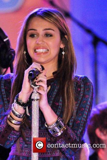 Miley Cyrus (33) - x - Miley Cyrus - Poze noi si tari