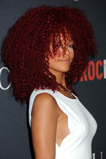 aAfkjfp01fo1i-15952loc36797839_CFF_23851_122_367lo - rihanna 2011