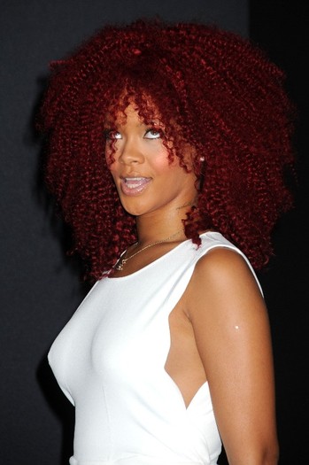 aAfkjfp01fo1i-16230loc37697939_CFF_23853_122_376lo - rihanna 2011