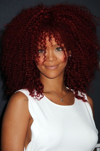 aAfkjfp01fo1i-31234loc97898059_CFF_23852_122_978lo - rihanna 2011