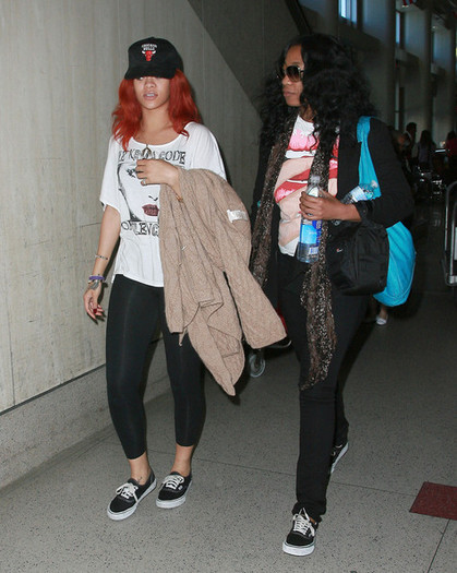 hgjhj - rihanna 2011