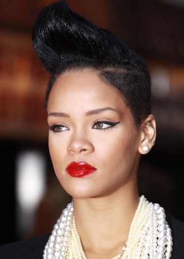 rihanna-inglourious-basterds-08