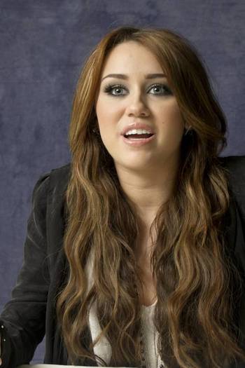 Miley Cyrus (20)