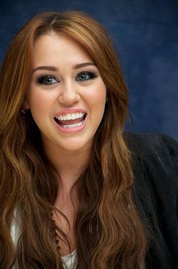 Miley Cyrus (28)