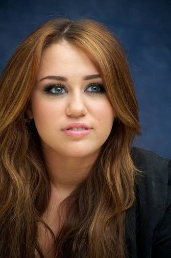 Miley Cyrus (31)