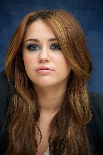 Miley Cyrus (32)