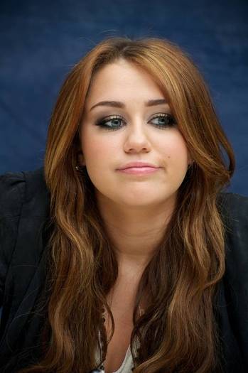 Miley Cyrus (33)